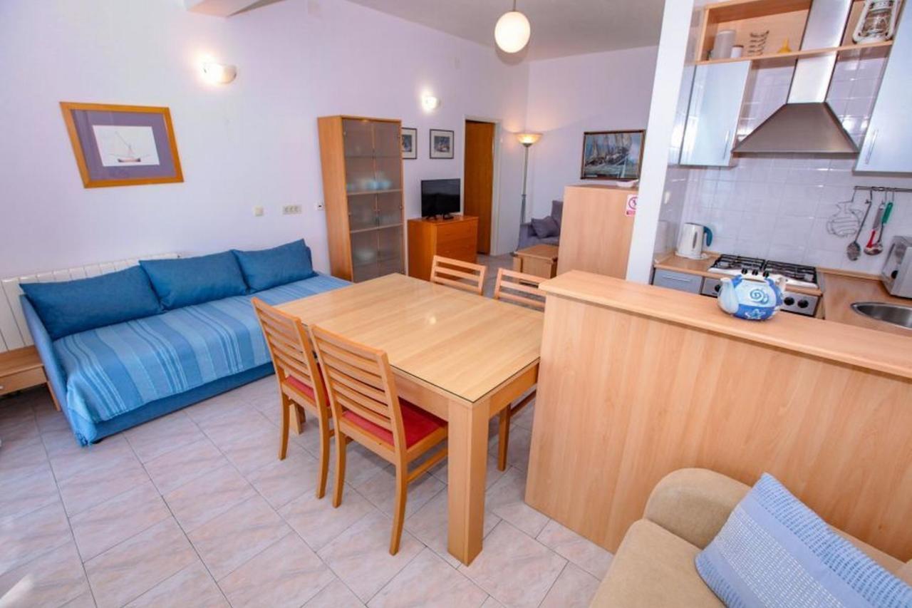 Appartamento Vila Pinet Brist Esterno foto