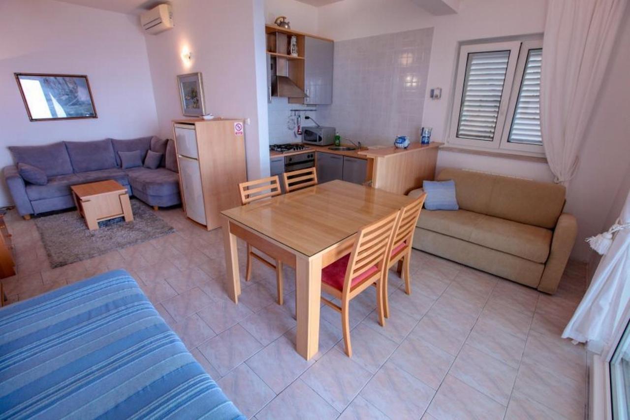 Appartamento Vila Pinet Brist Esterno foto